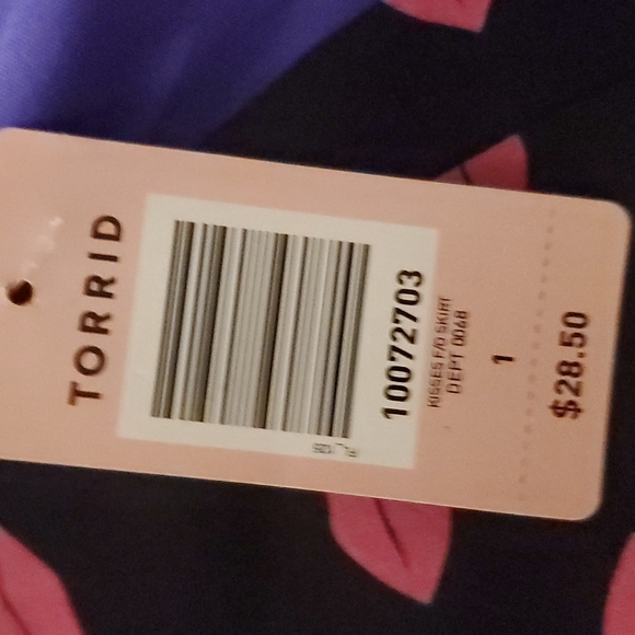 BNWT Pink Lip pencil skirt - Picture 3 of 4